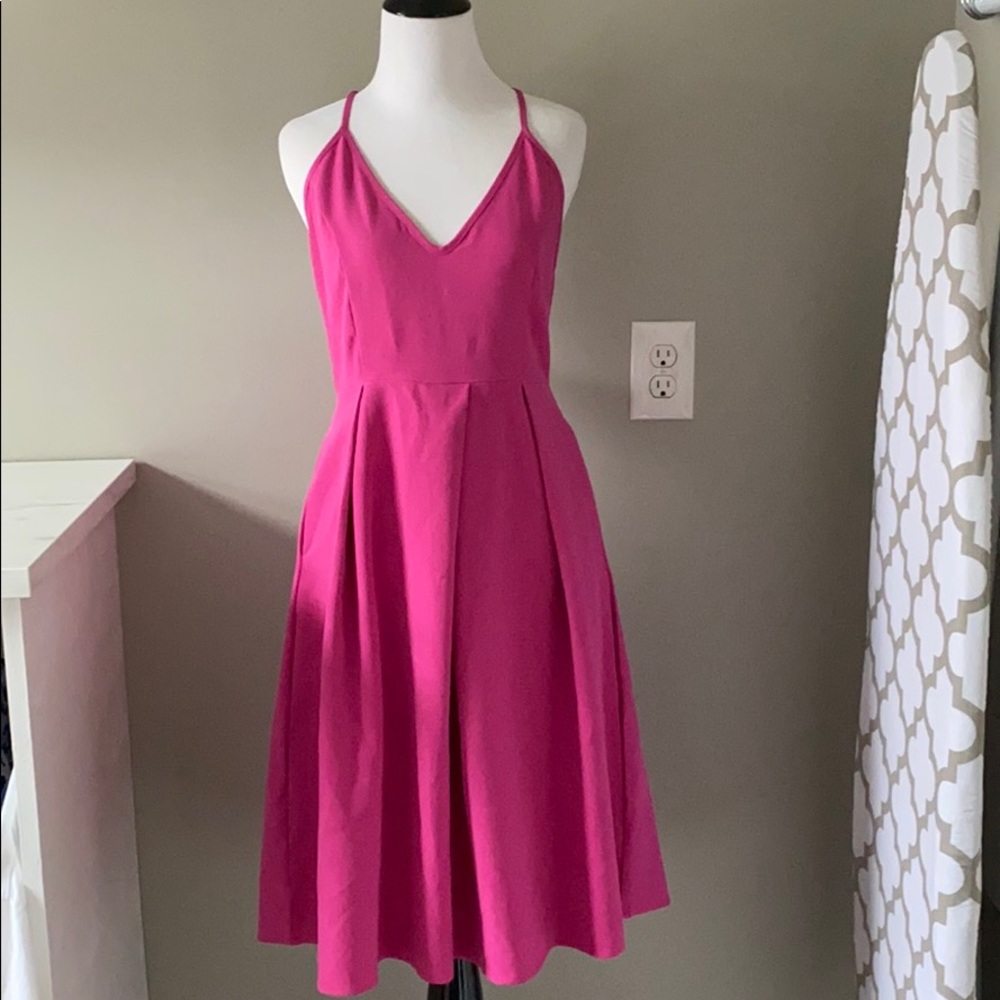 Magenta dress with pockets and zip closure